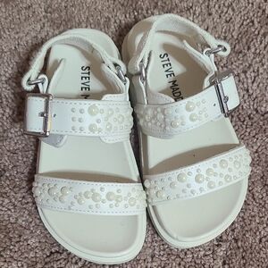 Steve Madden Kids White Pearl-Embellished Strap Sandals